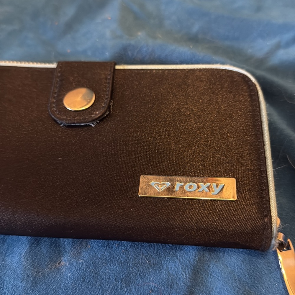 Roxy Black Wallet with silver Accents like new